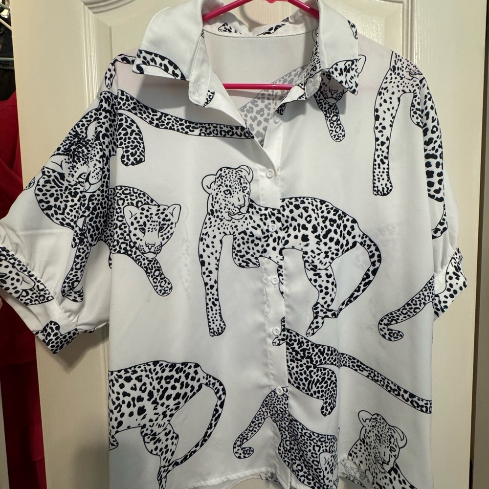 Chic Leopard Print Blouse - Black and White